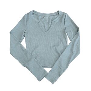 gray hollister long sleeve